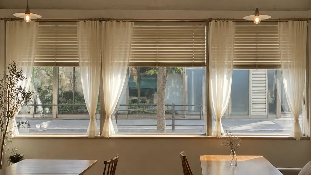 커튼봉 설치가 필요한 상황 예시