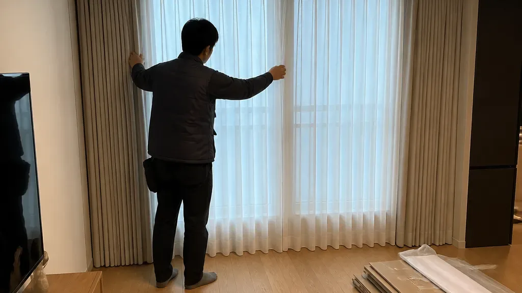 전동커튼이 필요할 때의 창가 모습